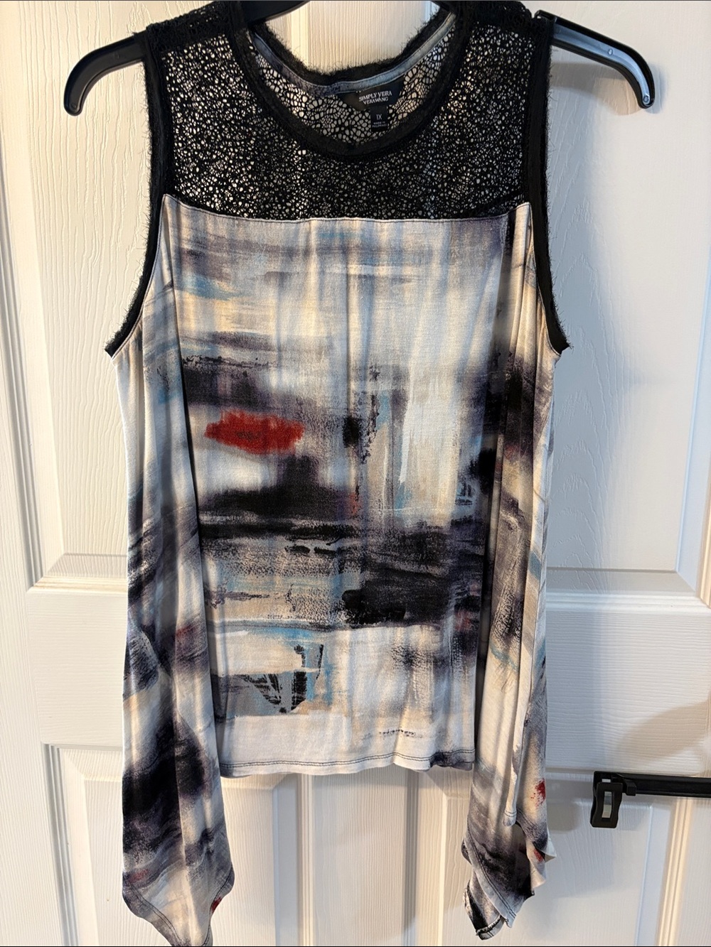 Simply Vera Vera Wang Black Lace Yoke Abstract Print Tank with Red Accent